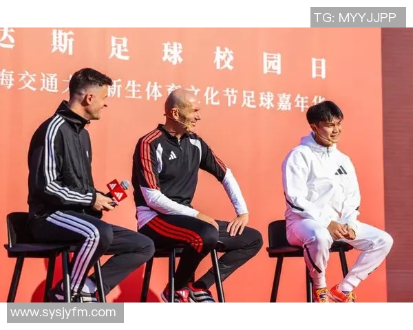 齐达内与足球明星之间的深厚情谊与合作历程探讨 齐达内与足球明星之间的深厚情谊与合作历程探讨